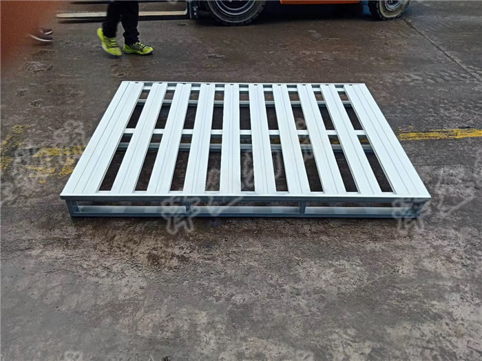 瑟庄妮加入海克斯 黯晶系列皮肤全鉴赏|kycom(图1) 瑟庄妮加入海克斯 黯晶系列皮肤全鉴赏|kycom(图1)