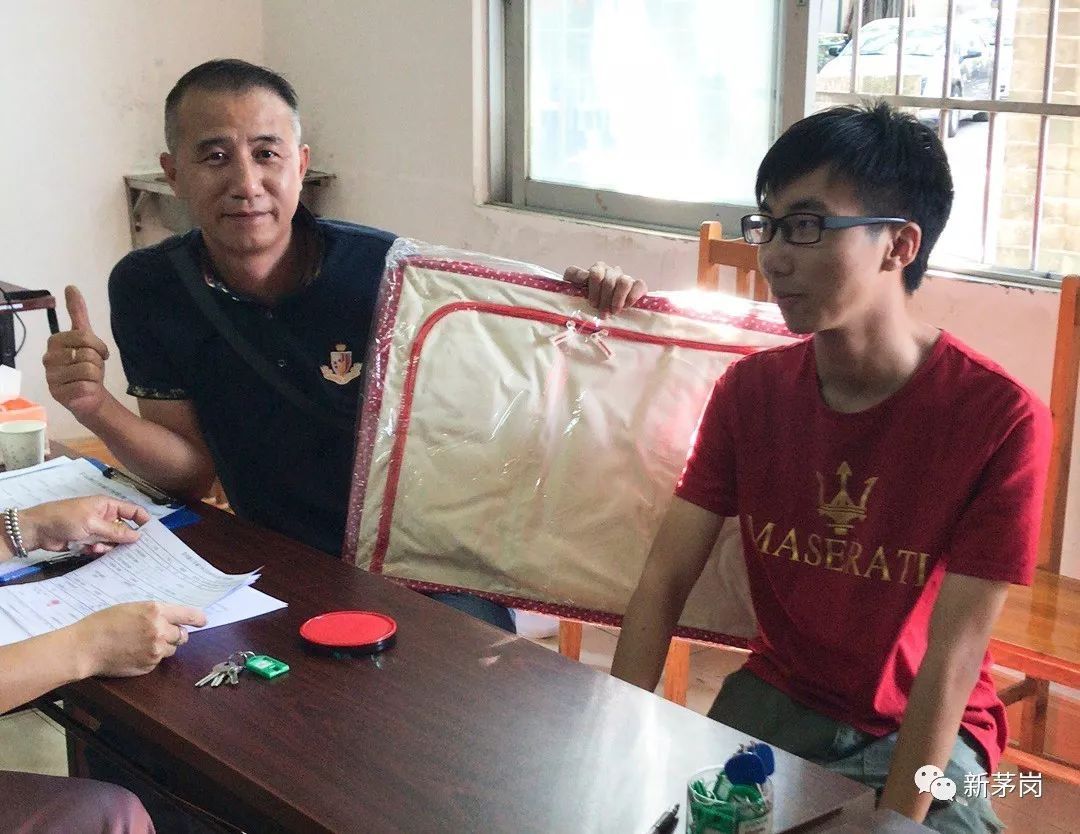 百合种植前景好，成白碗窑群众脱贫新路子【kycom】(图1)